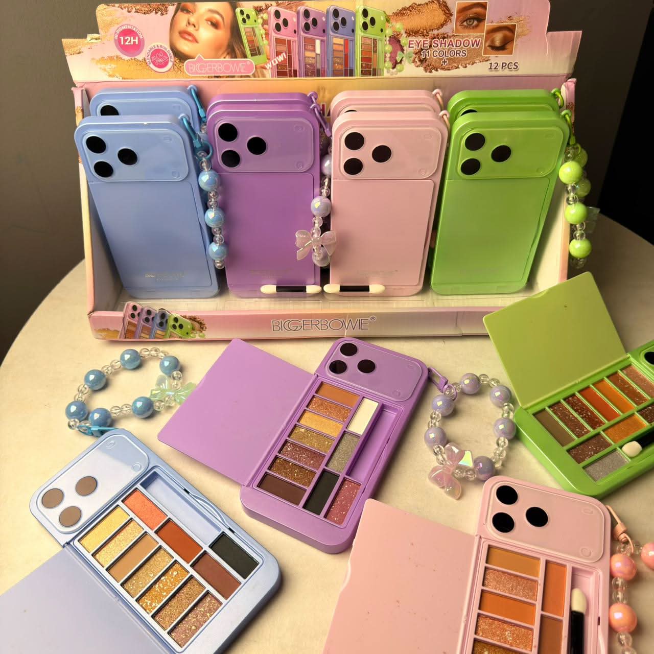 IPhone 17 Pro Max Style Eyeshadow Palette With Hand Band